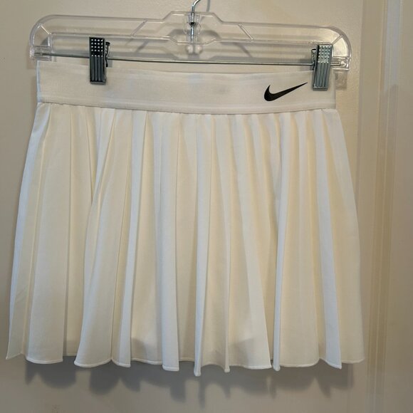 Nike Dri-Fit White Pleated Athletic Skort - Picture 5 of 6